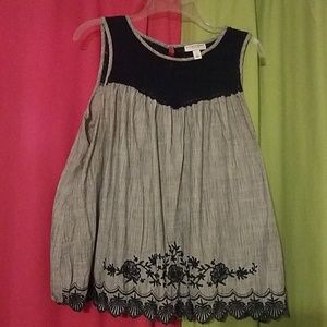 Sleeveless Maternity Shirt